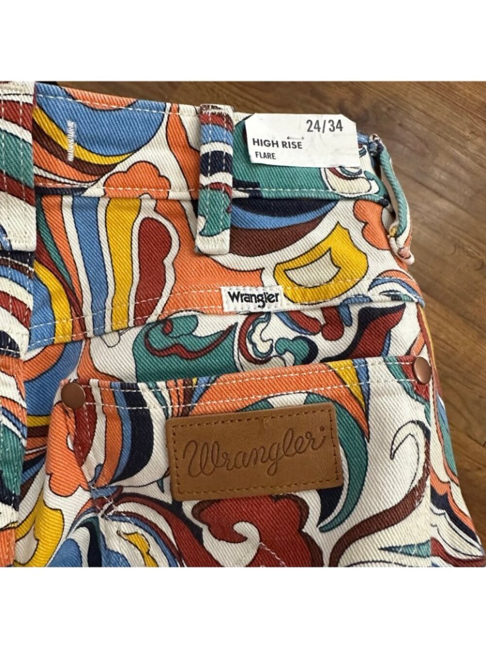 NWT Wrangler High-Rise Printed Flare Jeans in Latigo retro print 24 - Picture 8 of 8